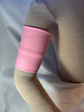 Load image into Gallery viewer, Pink Spandex Insulin Pump Arm Band-Mobi