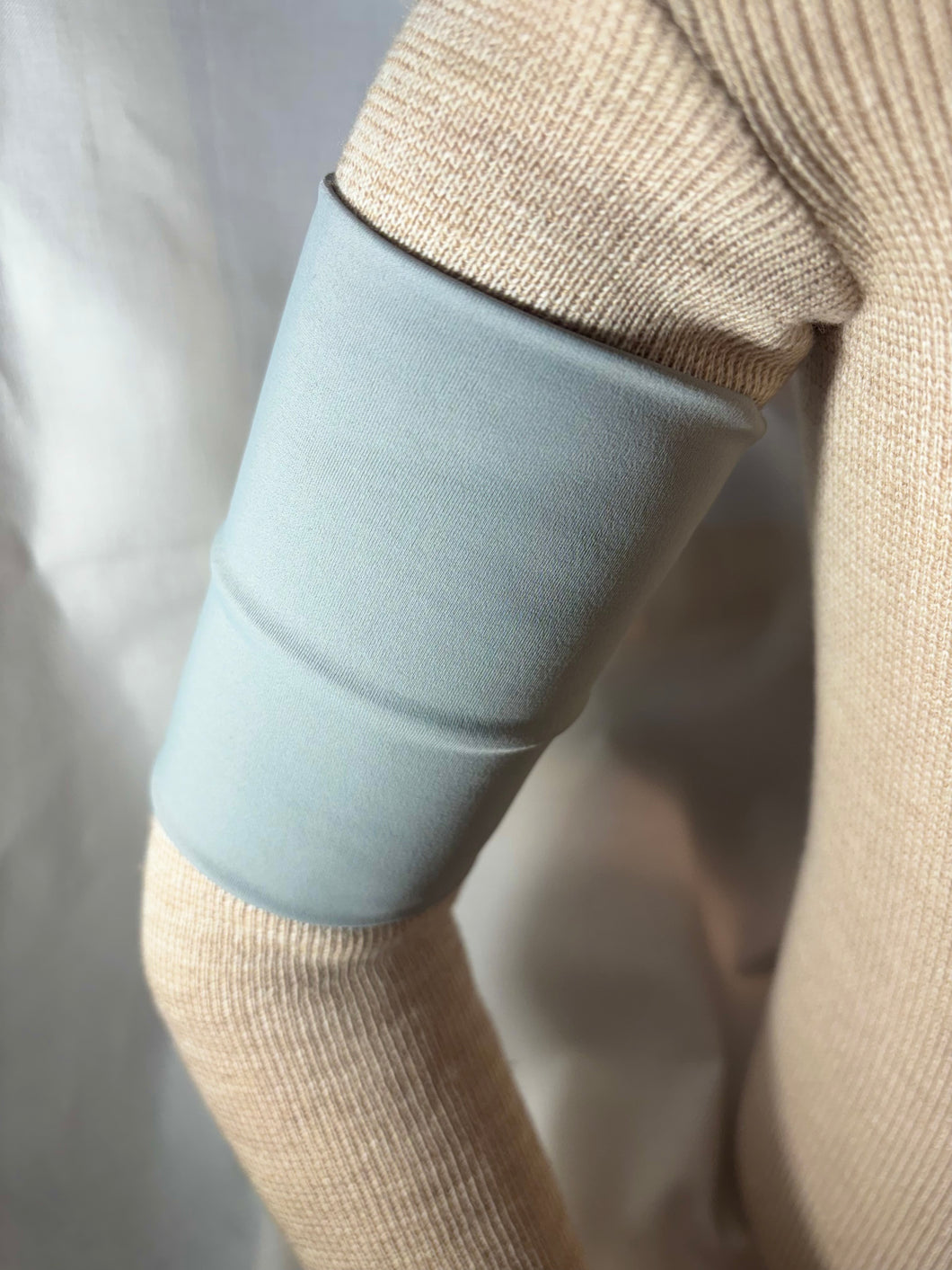 Light Gray Spandex Insulin Pump Arm Band-Mobi